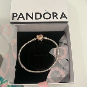 Pandora moments heart clasp snake chain bracelet